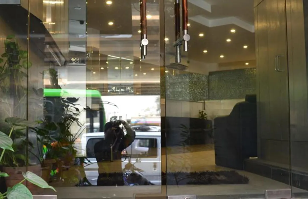 Airport Hotel Port View,Complimentary Airport Pickup Or Drop-1