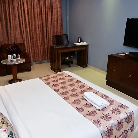 Airport Hotel Port View,Complimentary Airport Pickup Or Drop-3